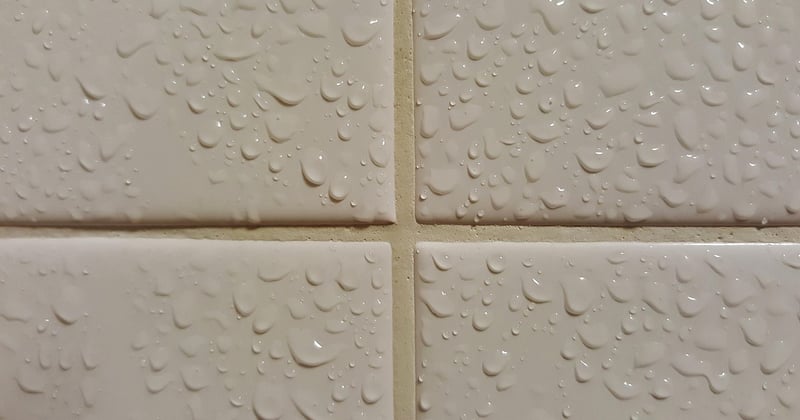 Bad putzen leicht gemacht: So wird Ihr Badezimmer streifenfrei sauber